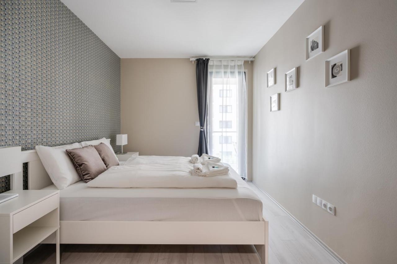 Navy Angel Apartment With Balcony Boedapest Buitenkant foto