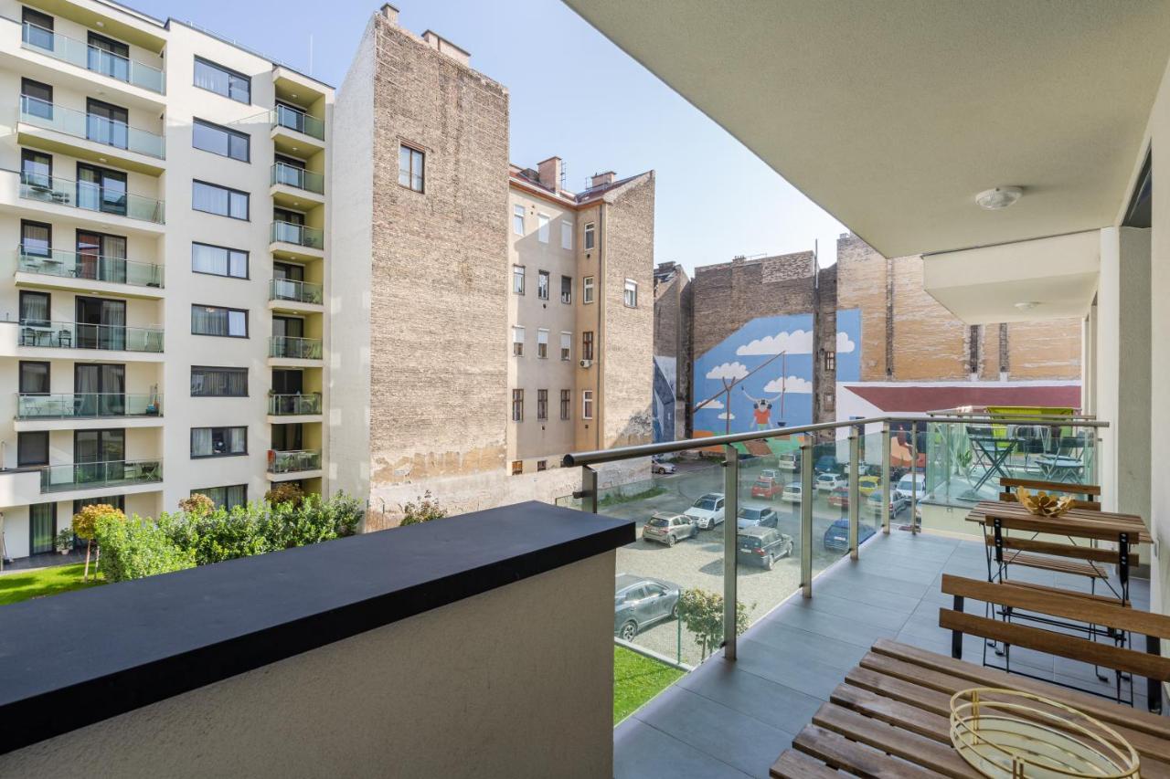 Navy Angel Apartment With Balcony Boedapest Buitenkant foto